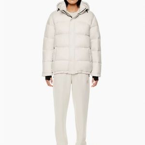 Aritzia Super Puff (Matte Pearl S)